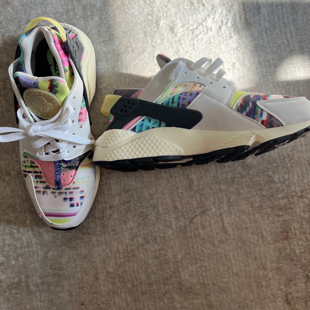 Nike Air Huarache - Pixel women’s 9